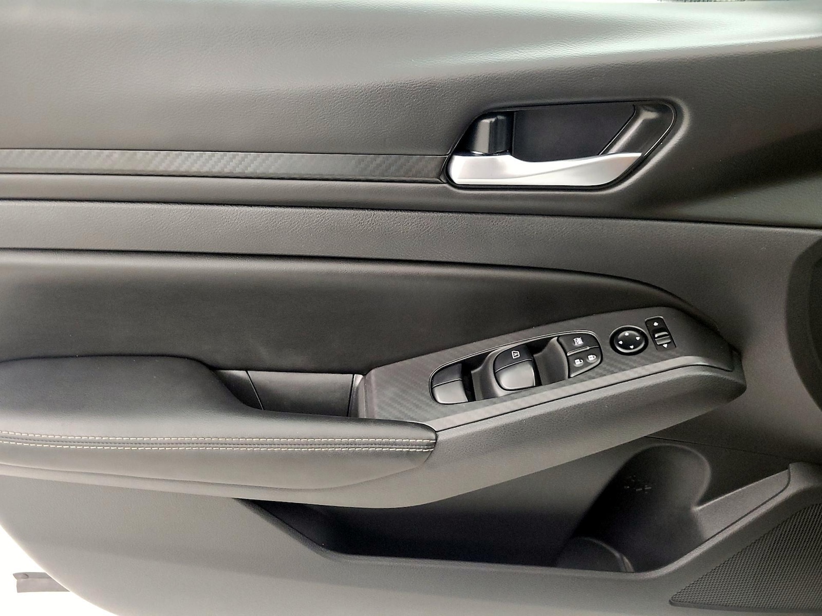 2025 Nissan Altima SV - Photo 13