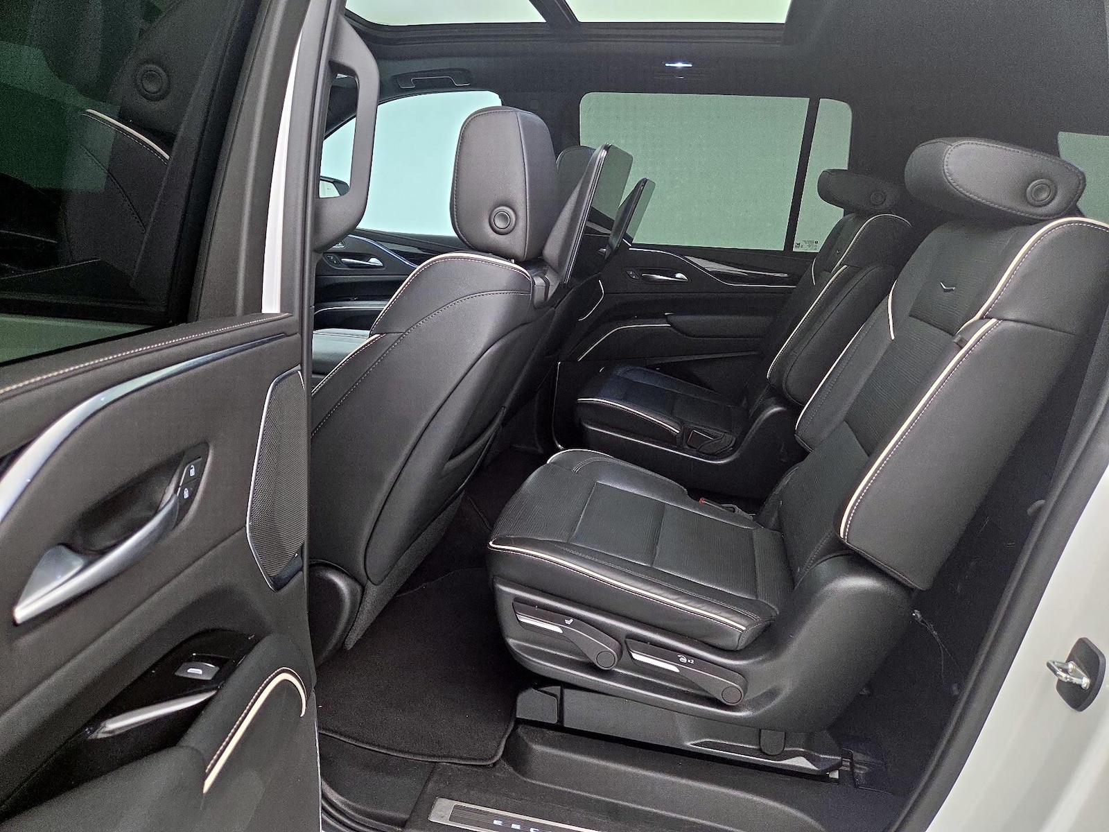 2023 Cadillac Escalade ESV Sport - Photo 22