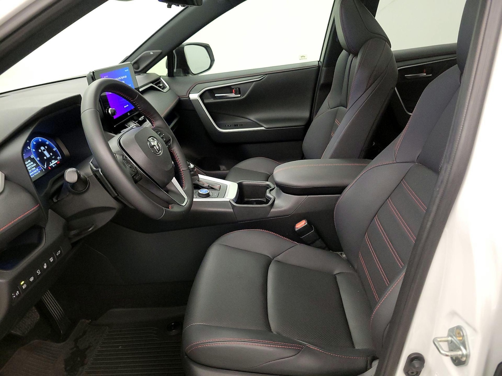 2025 Toyota RAV4 XSE - Photo 12