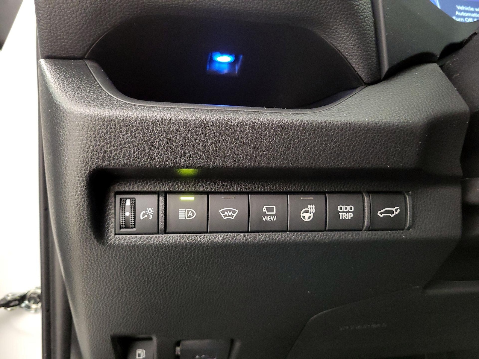 2025 Toyota RAV4 XSE - Photo 14