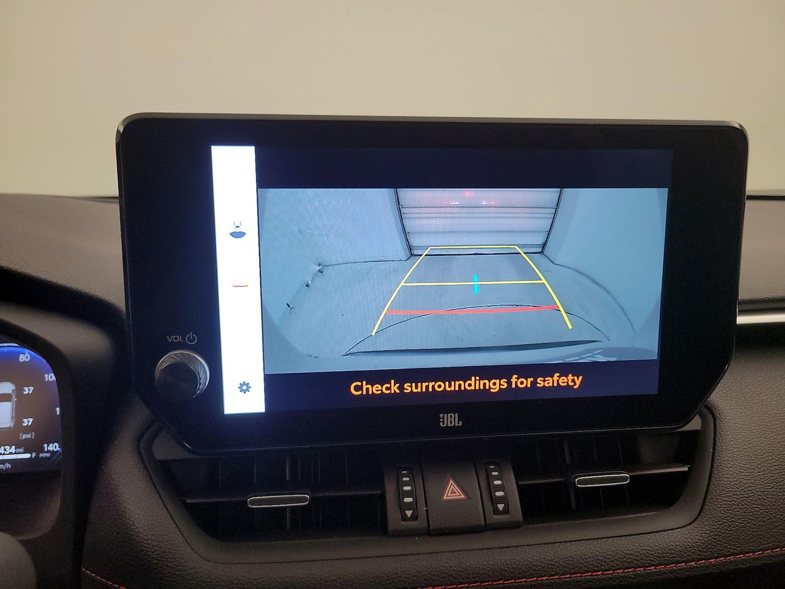 2025 Toyota RAV4 XSE - Photo 15