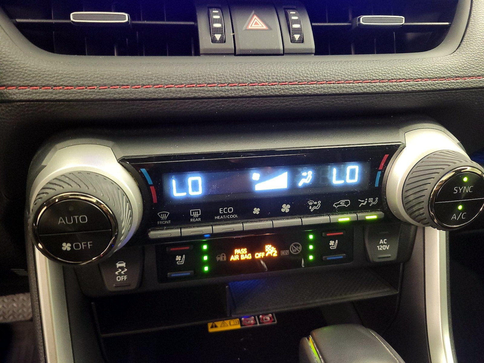 2025 Toyota RAV4 XSE - Photo 17