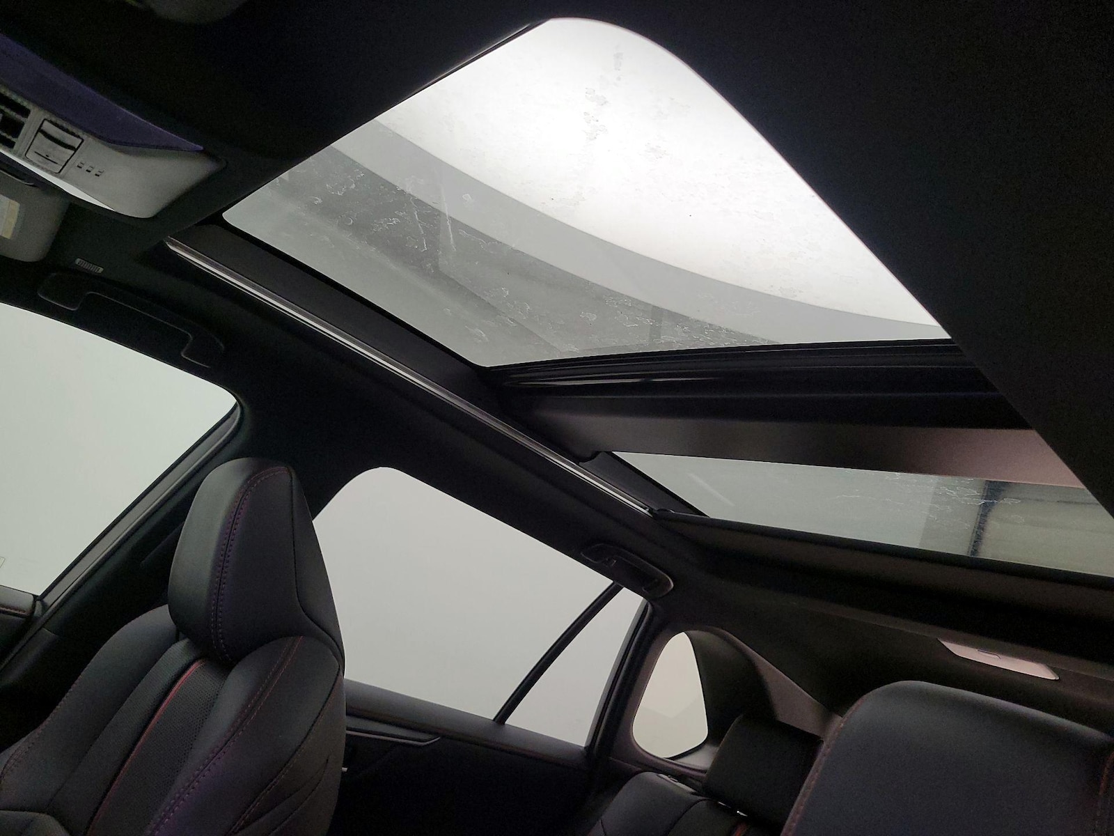 2025 Toyota RAV4 XSE - Photo 19