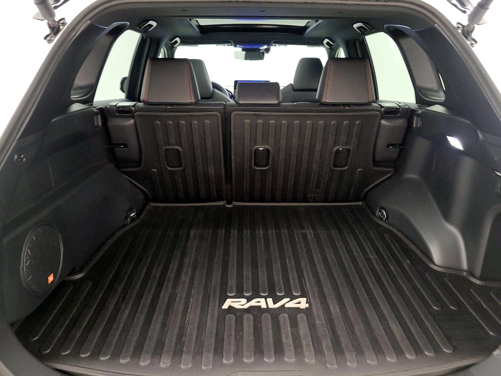 2025 Toyota RAV4 XSE - Photo 21
