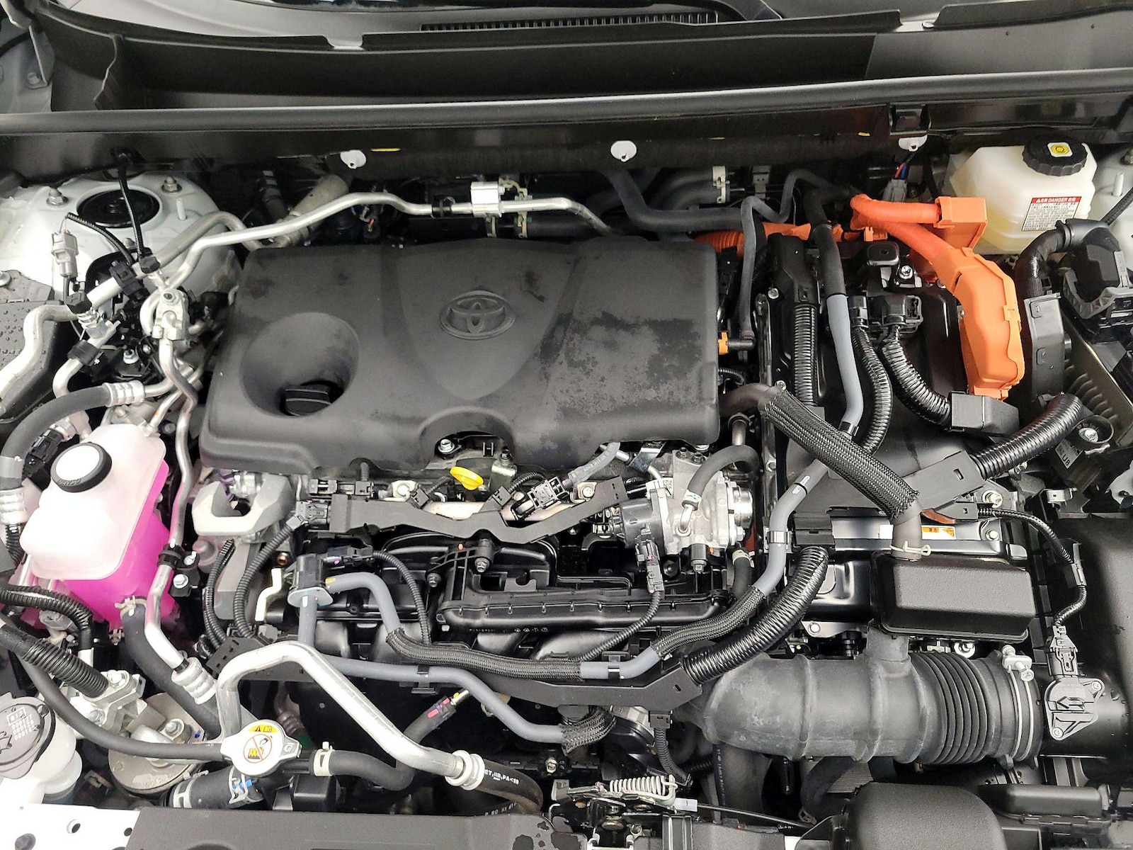 2025 Toyota RAV4 XSE - Photo 22