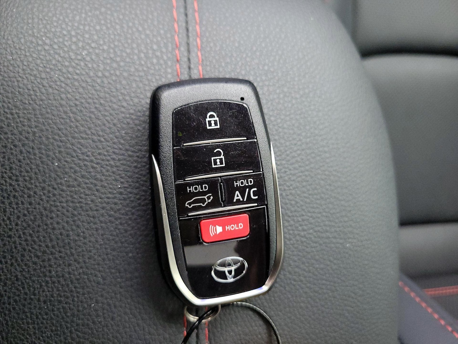 2025 Toyota RAV4 XSE - Photo 23