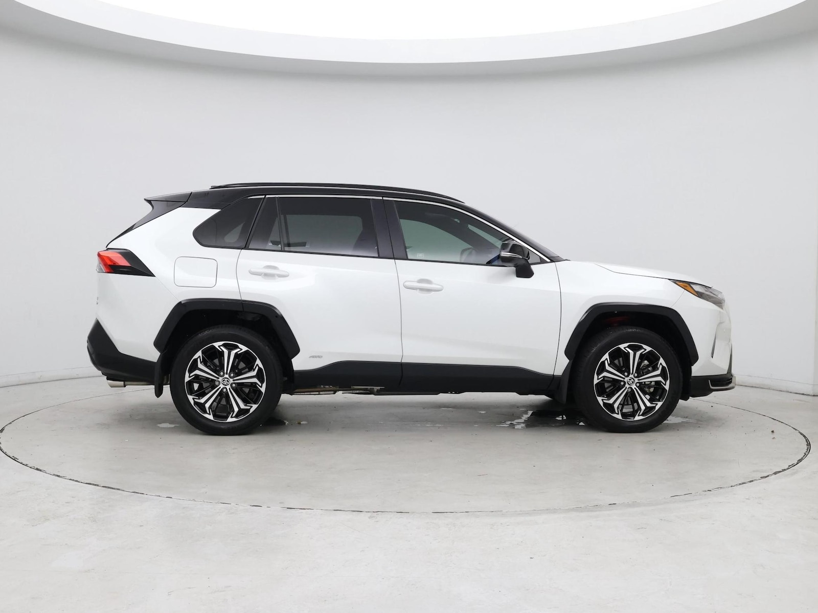 2025 Toyota RAV4 XSE - Photo 8