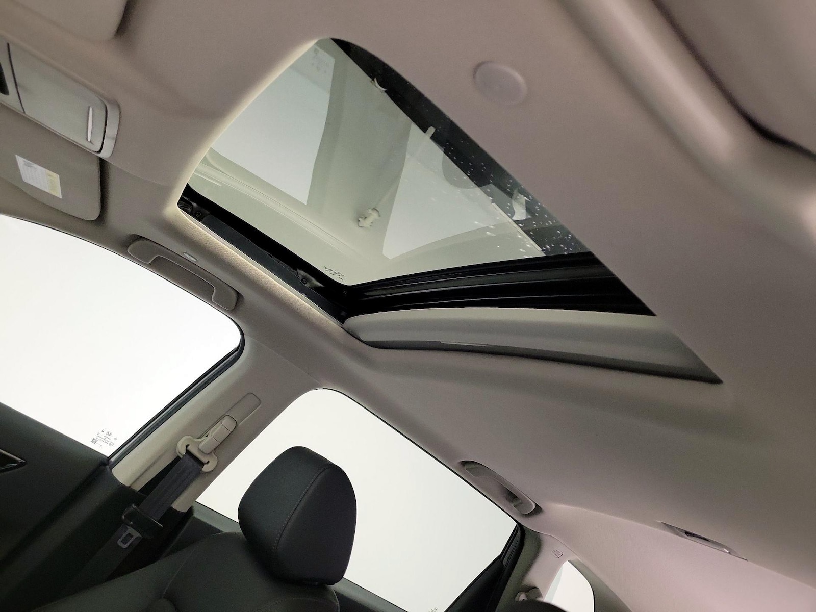 Sunroof(s) & Overhead Airbags