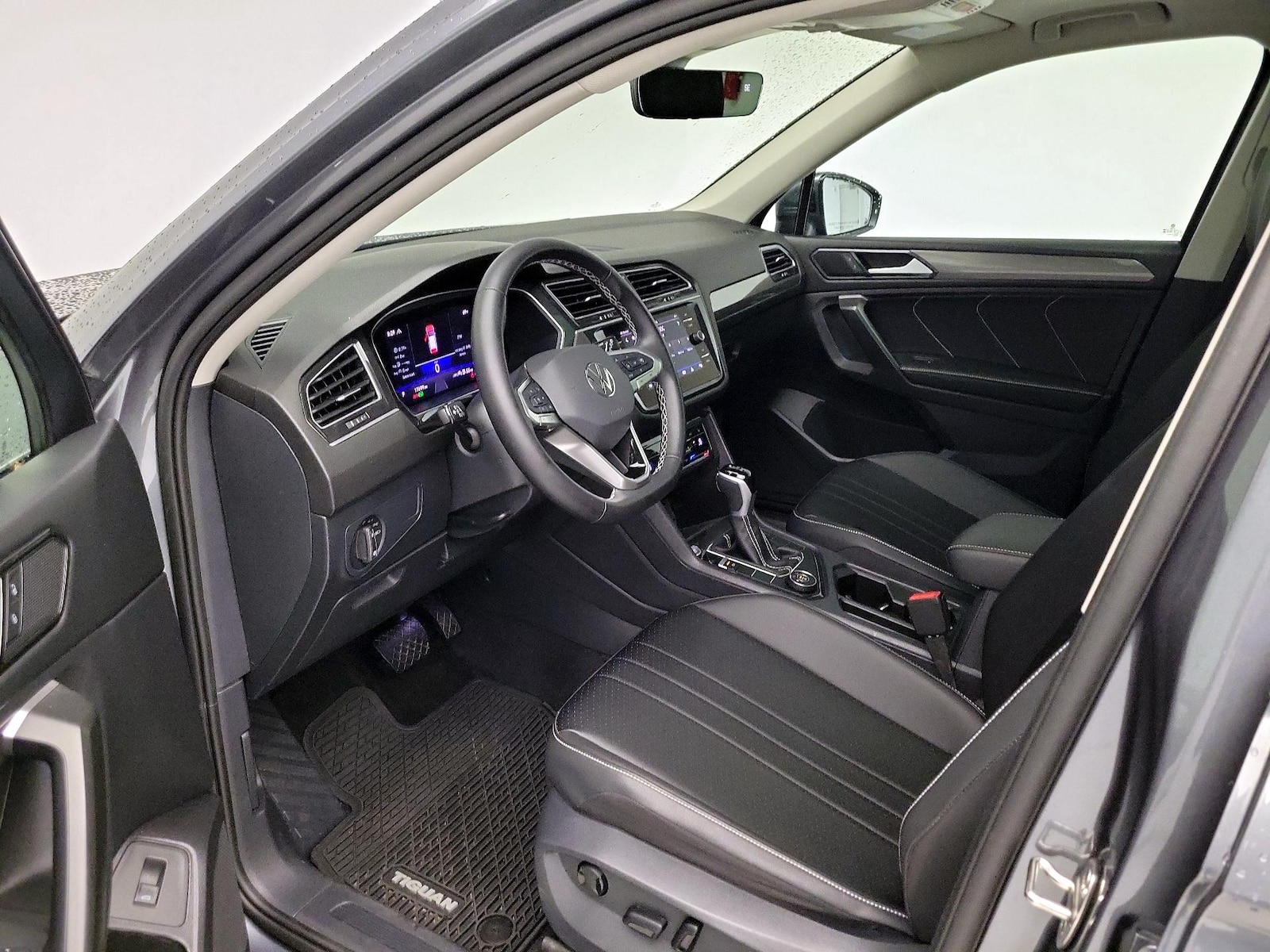 2024 Volkswagen Tiguan SE - Photo 12
