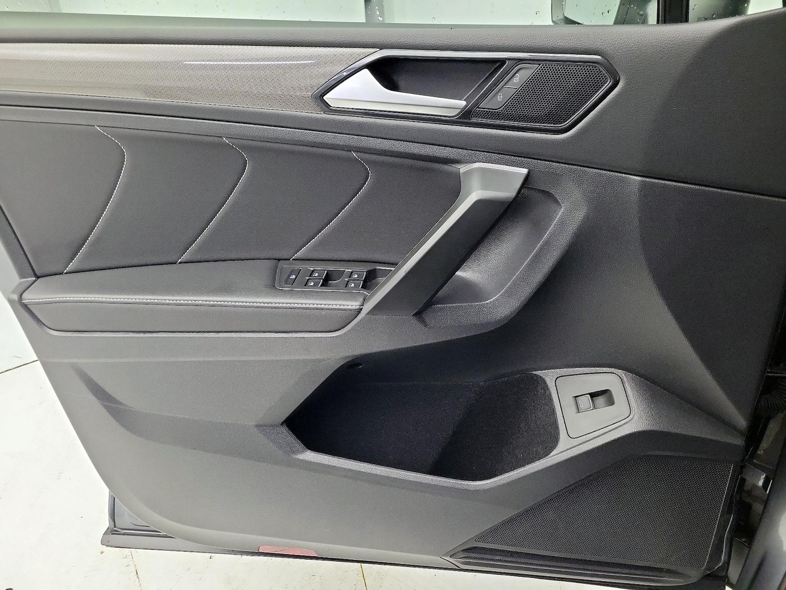 2024 Volkswagen Tiguan SE - Photo 13