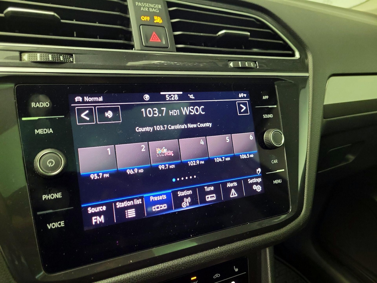 2024 Volkswagen Tiguan SE - Photo 16