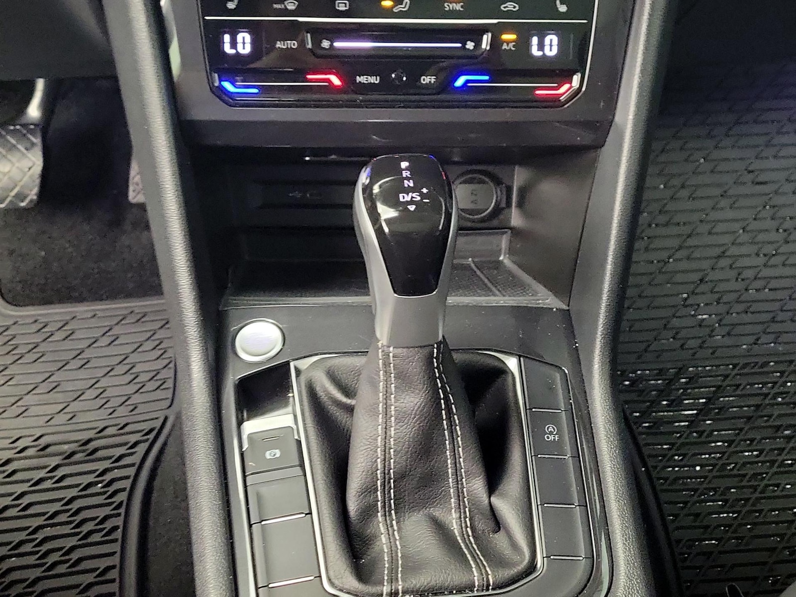 2024 Volkswagen Tiguan SE - Photo 18