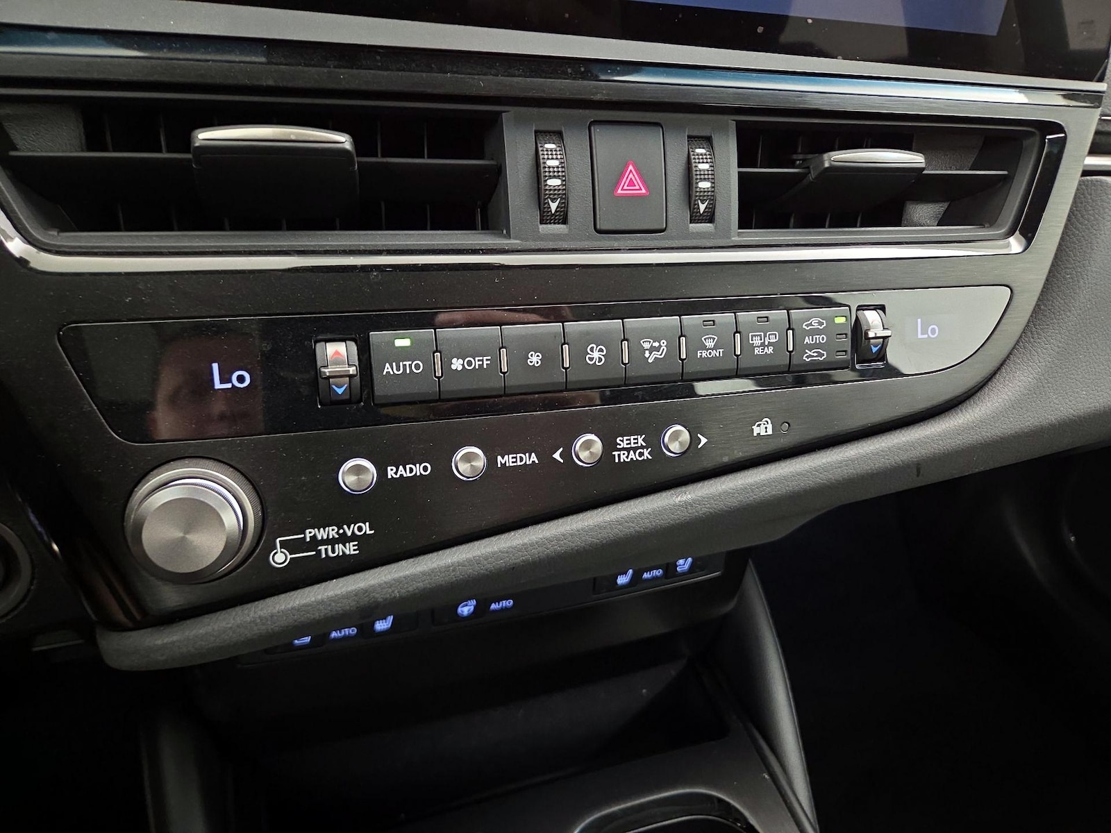 2023 Lexus ES 350 - Photo 16