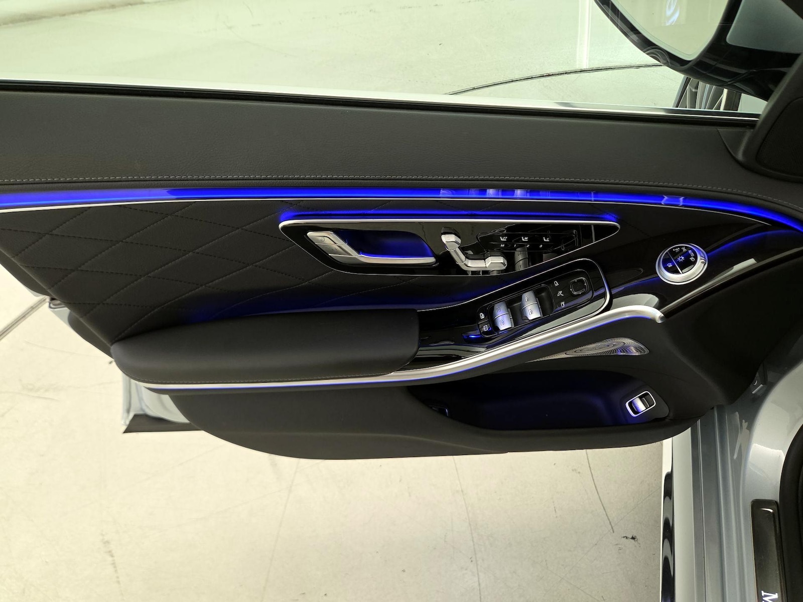 2025 Mercedes-Benz S-Class S 580e - Photo 13