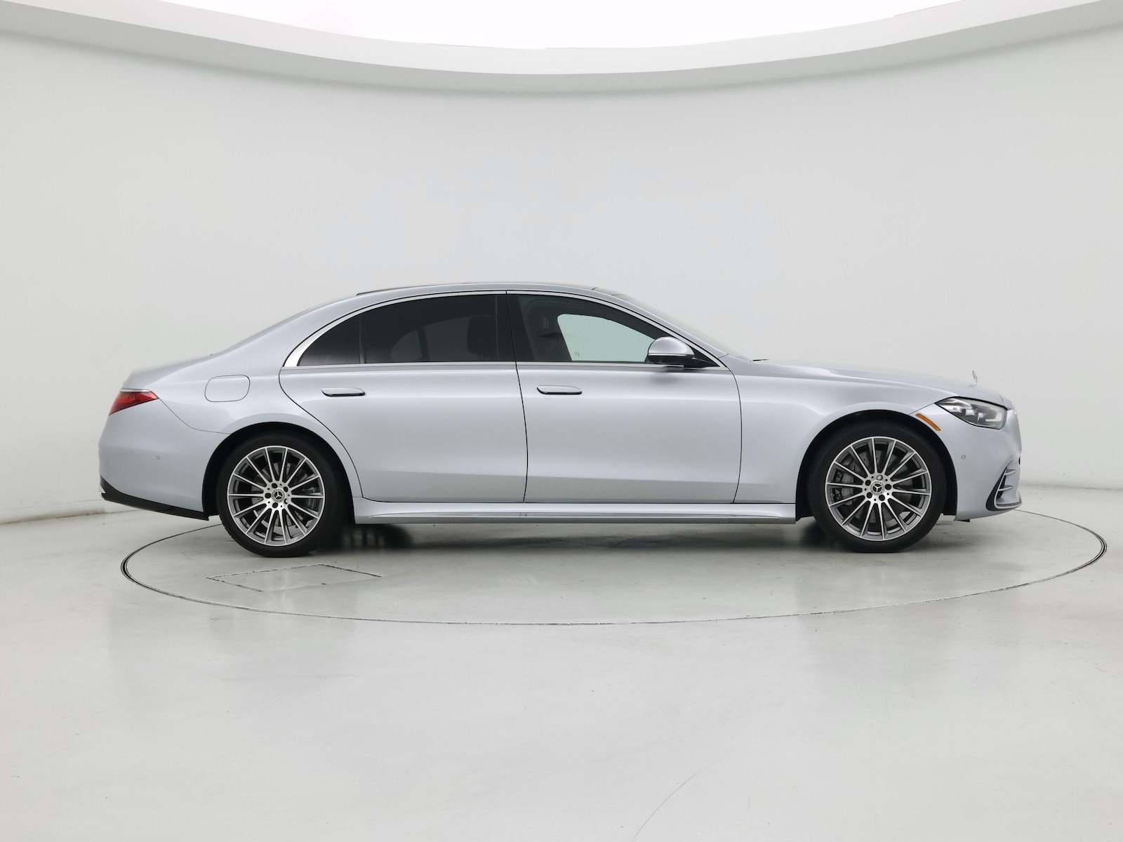 2025 Mercedes-Benz S-Class S 580e - Photo 8