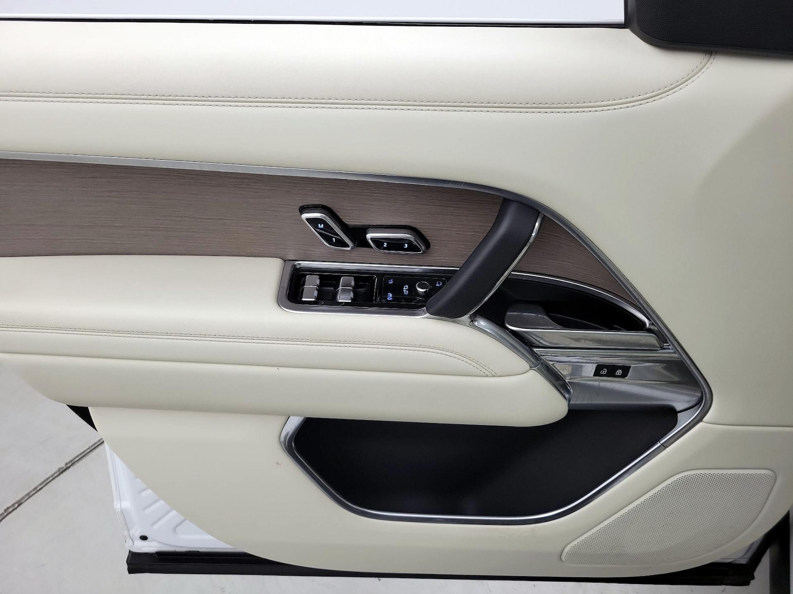2023 Land Rover Range Rover SE - Photo 13