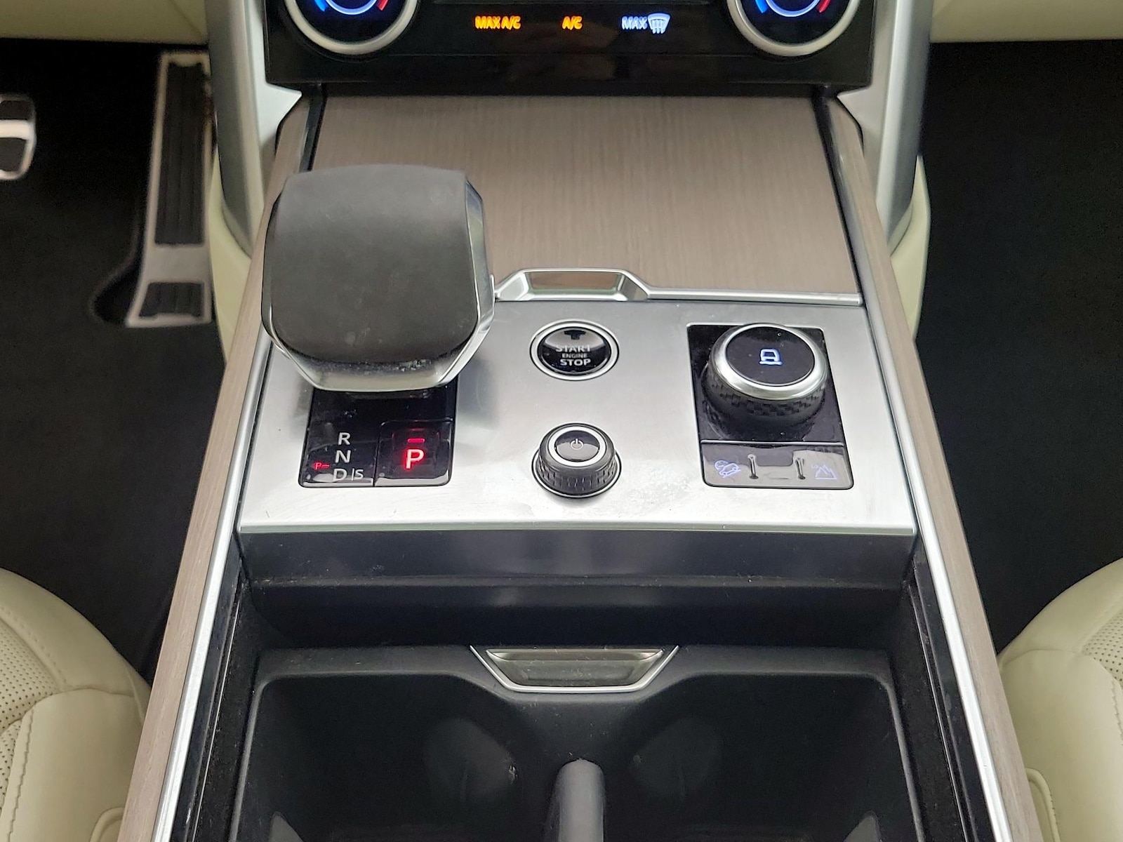 2023 Land Rover Range Rover SE - Photo 19