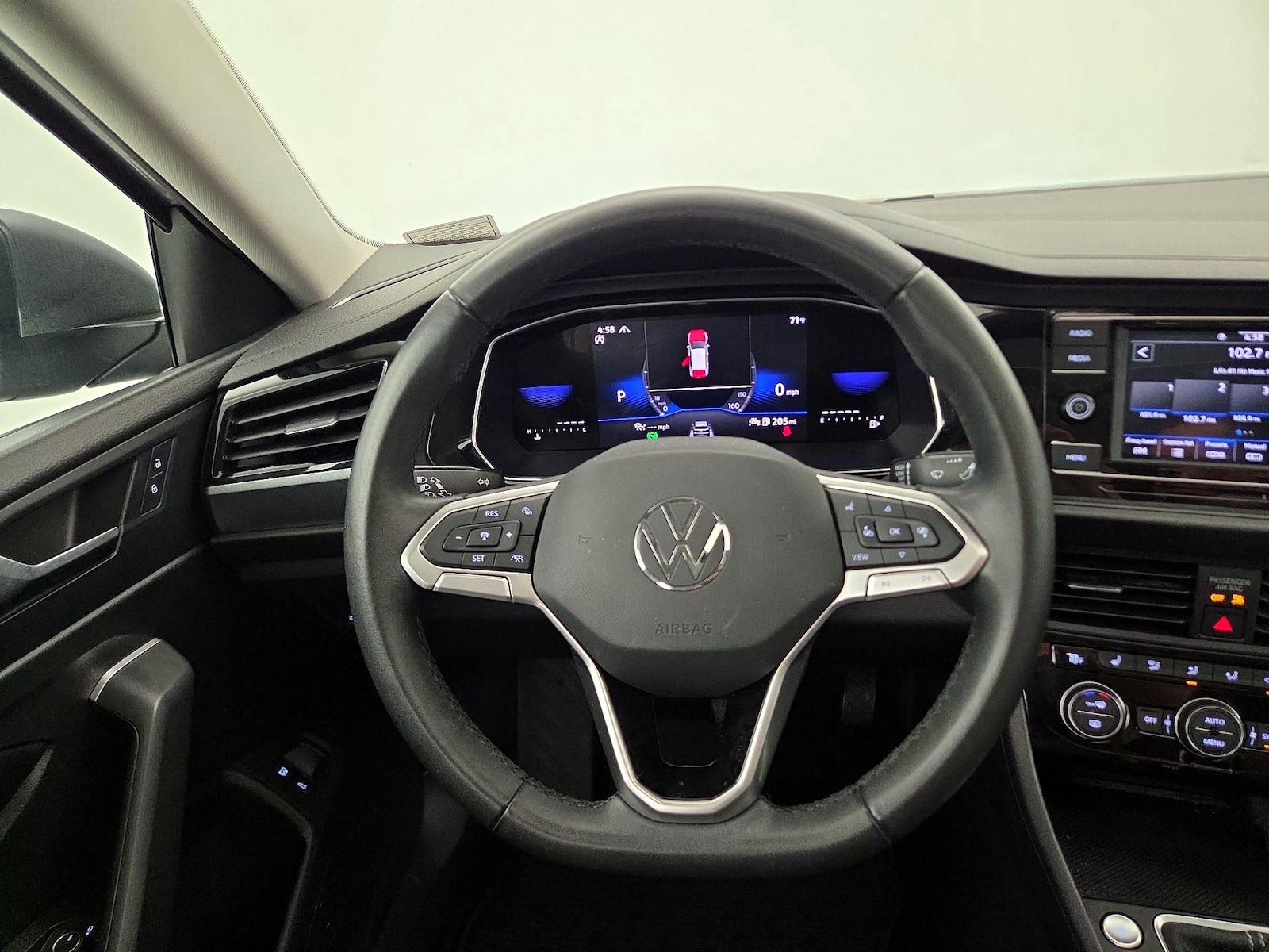 2023 Volkswagen Jetta SE - Photo 11