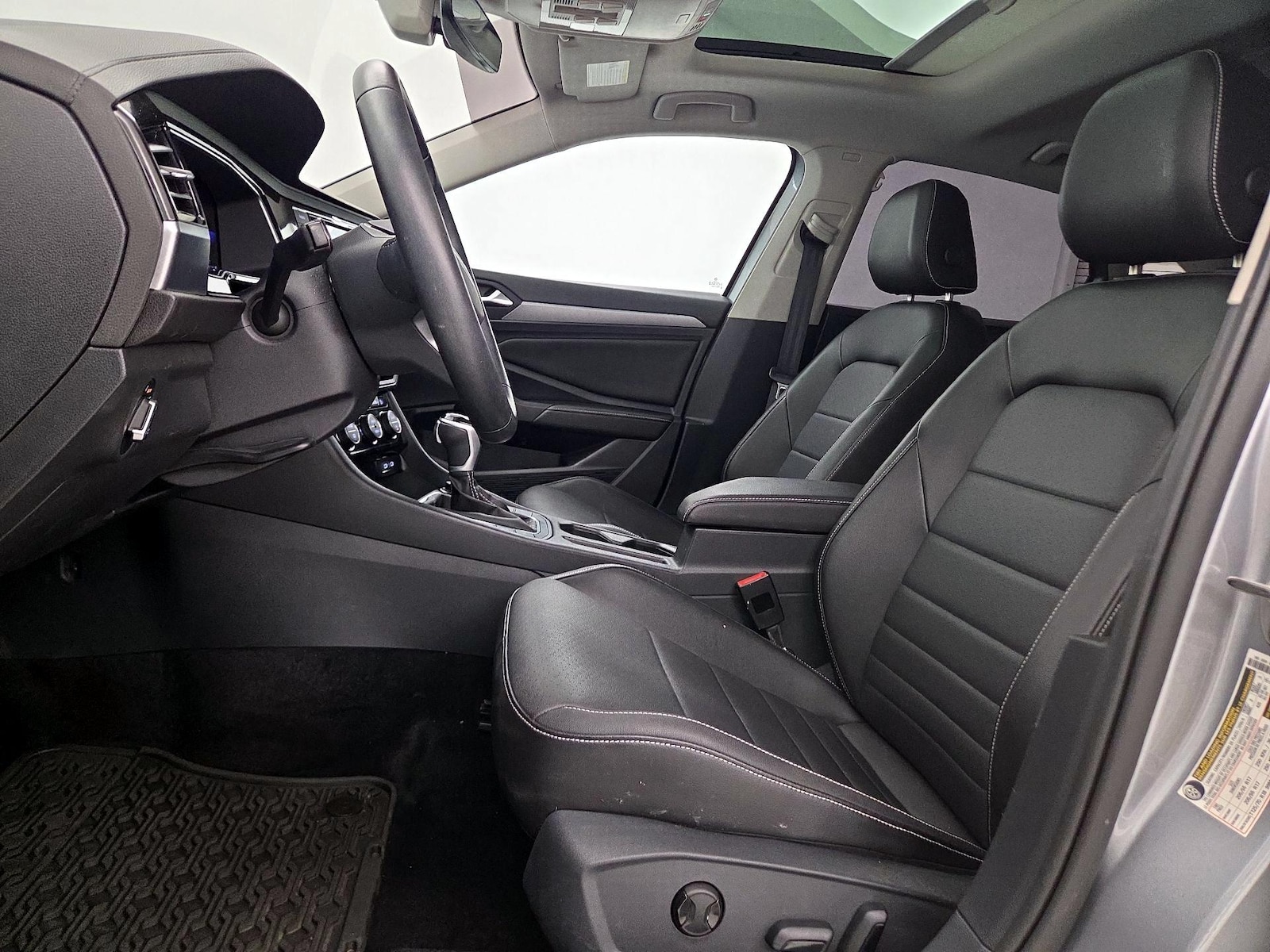 2023 Volkswagen Jetta SE - Photo 12
