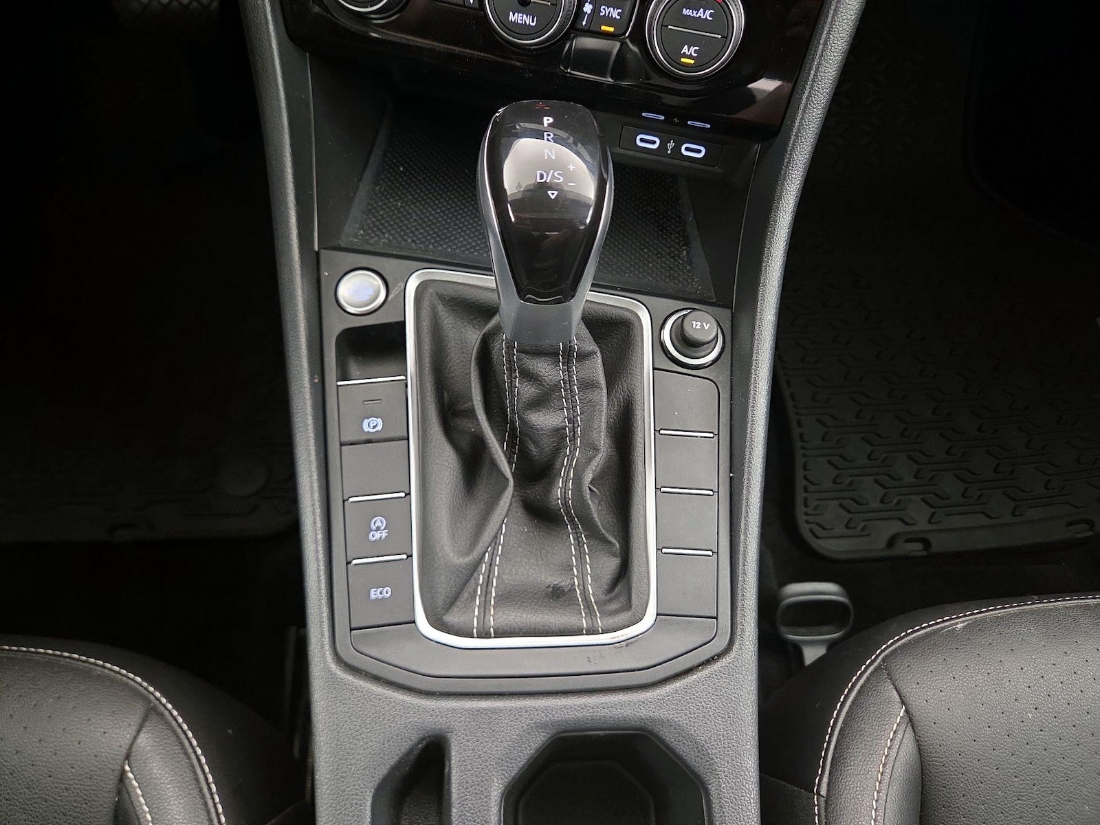 2023 Volkswagen Jetta SE - Photo 18