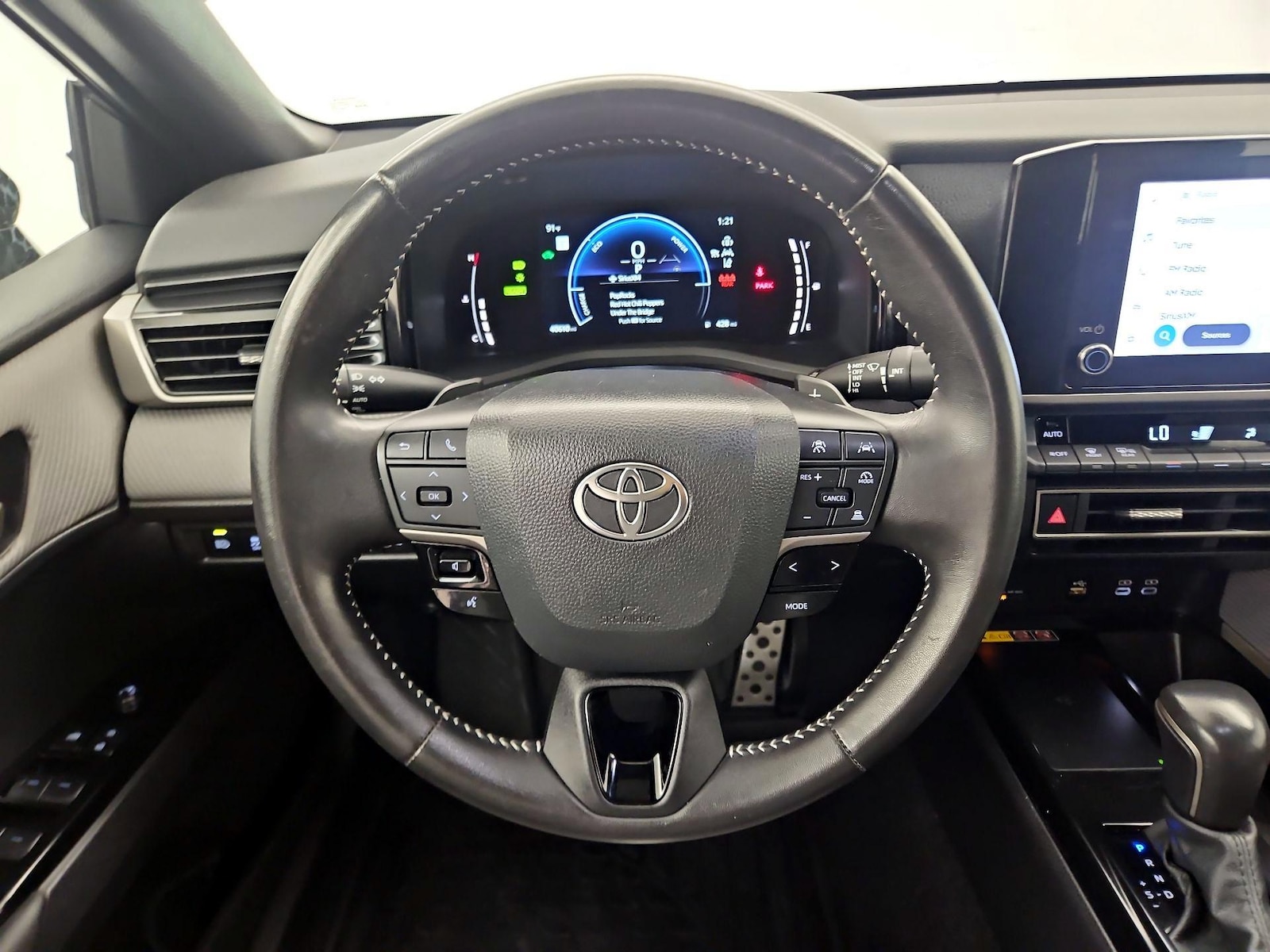 2025 Toyota Camry SE - Photo 11