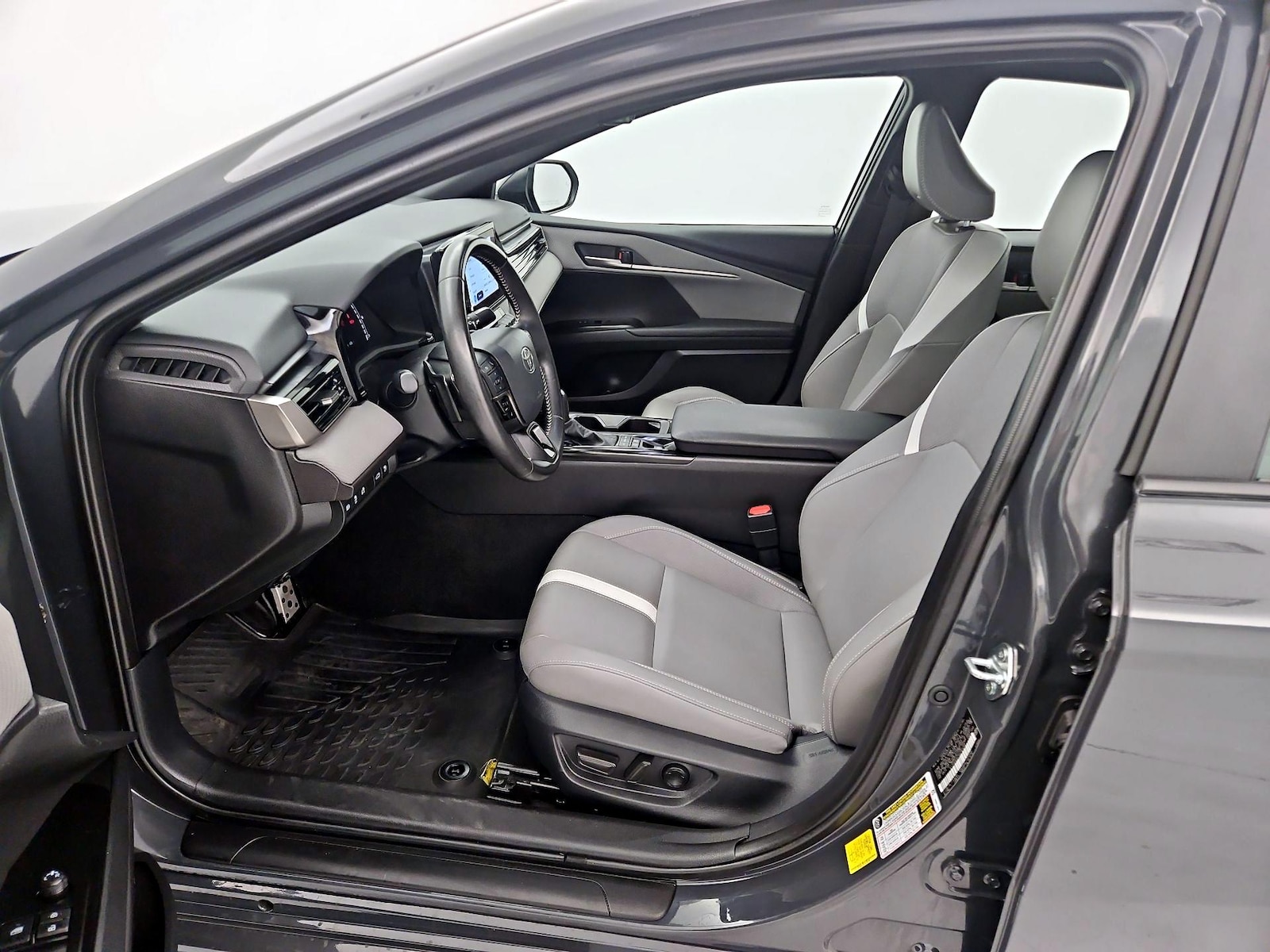 2025 Toyota Camry SE - Photo 12