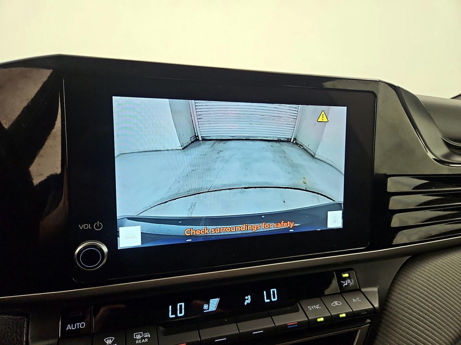2025 Toyota Camry SE - Photo 15