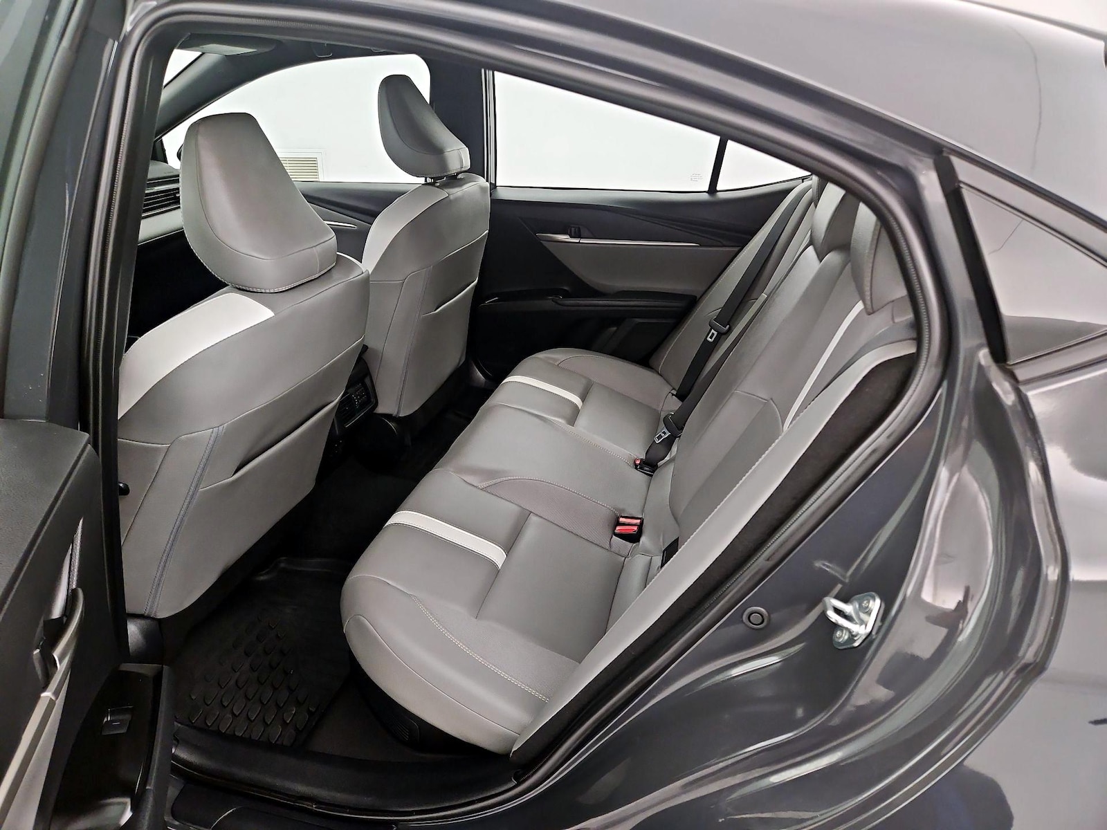 2025 Toyota Camry SE - Photo 20