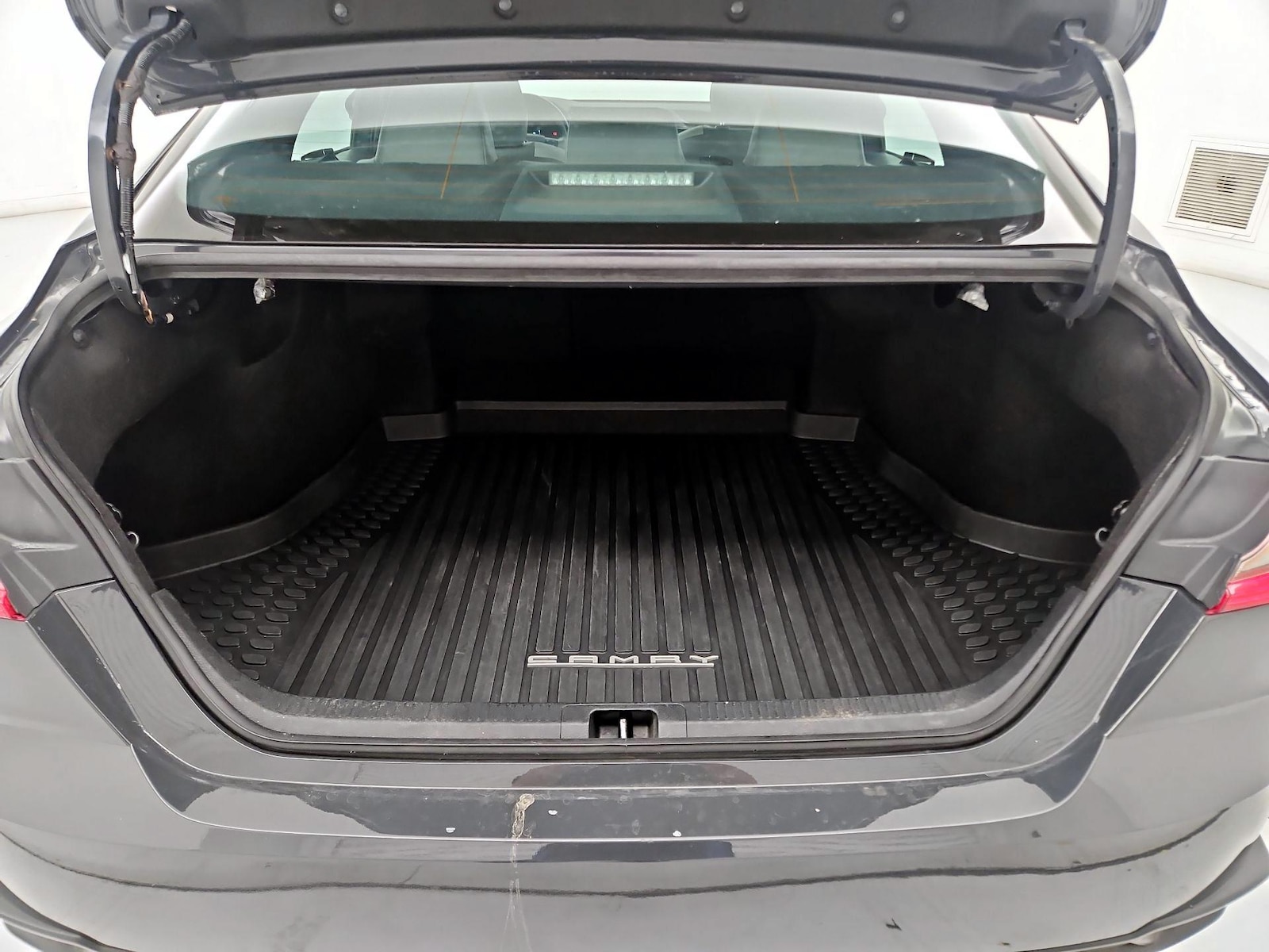 2025 Toyota Camry SE - Photo 21