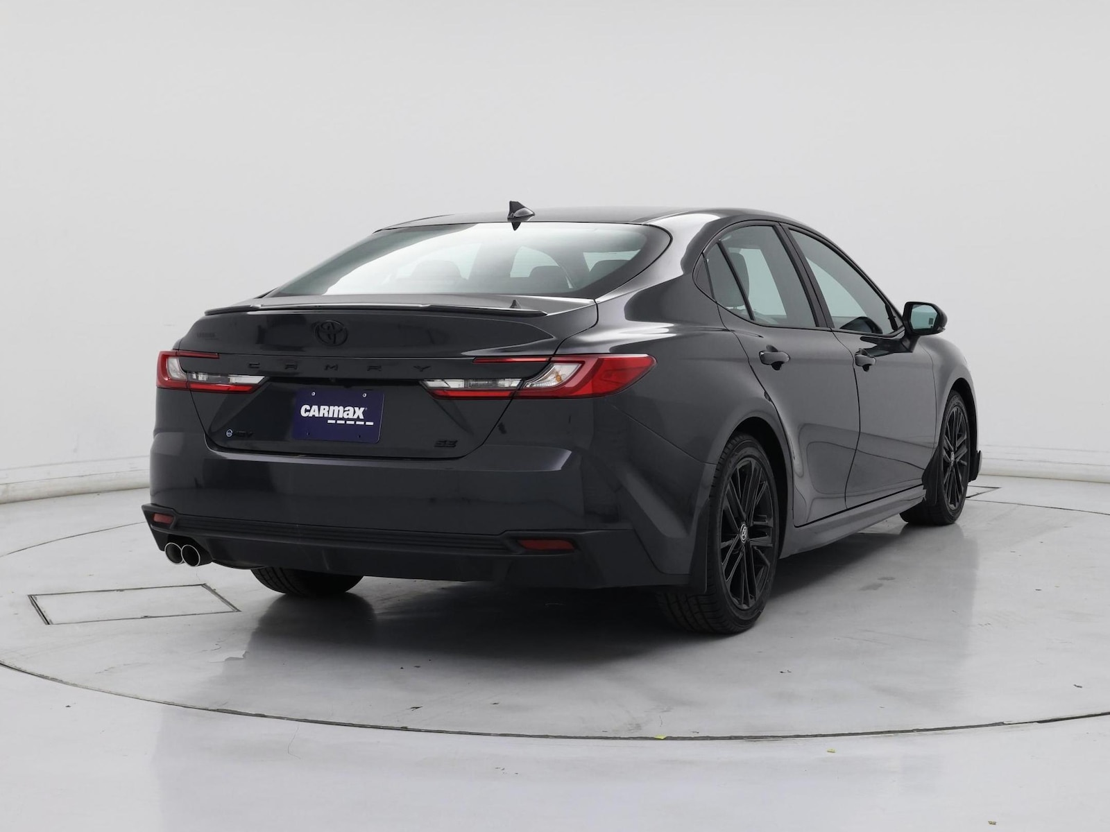 2025 Toyota Camry SE - Photo 9