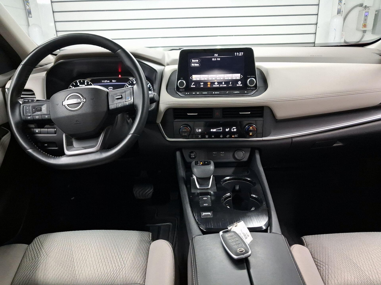 2025 Nissan Rogue SV - Photo 10