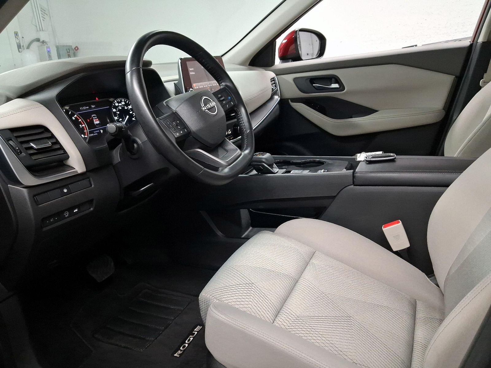 2025 Nissan Rogue SV - Photo 12