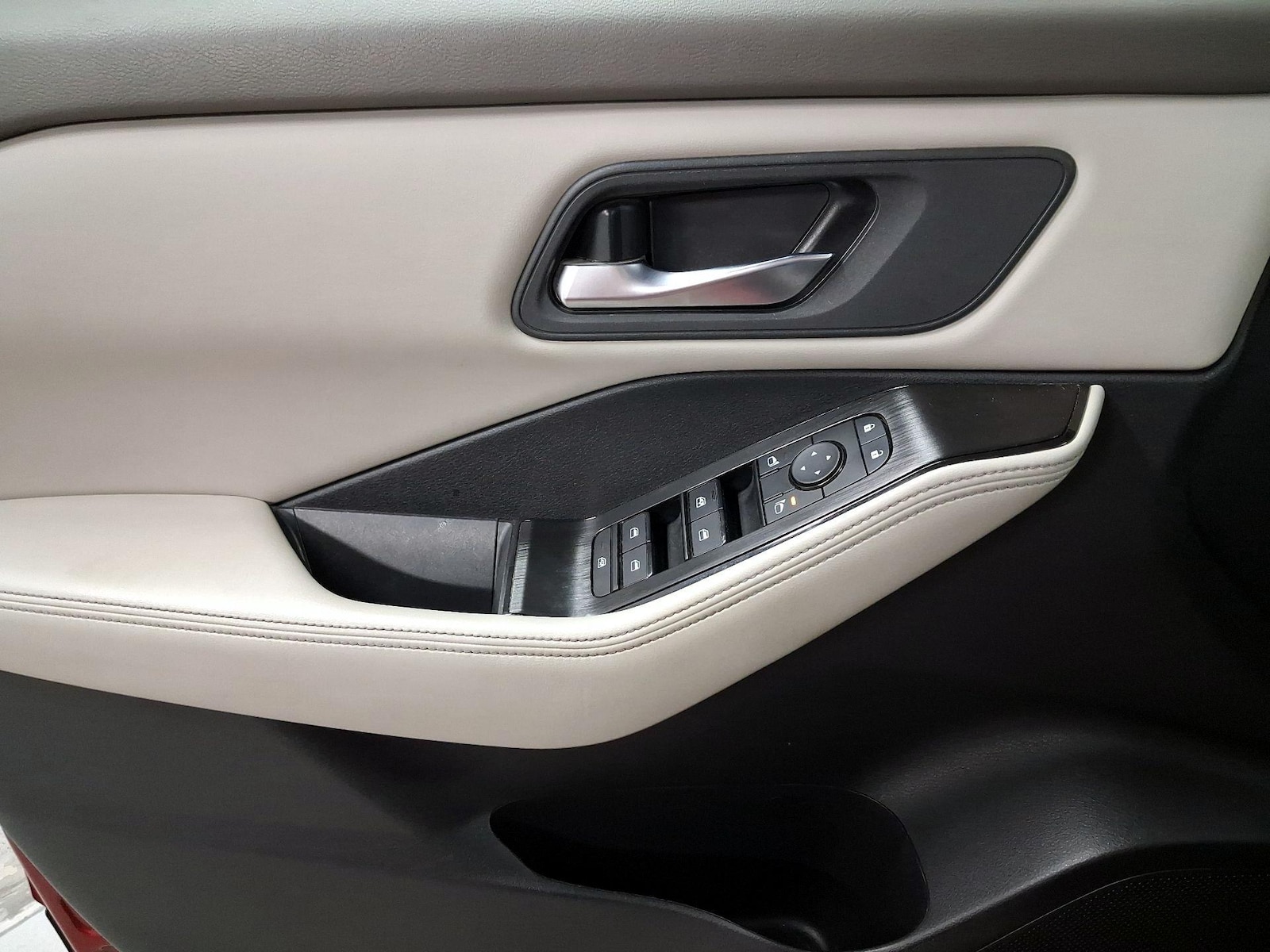 2025 Nissan Rogue SV - Photo 13