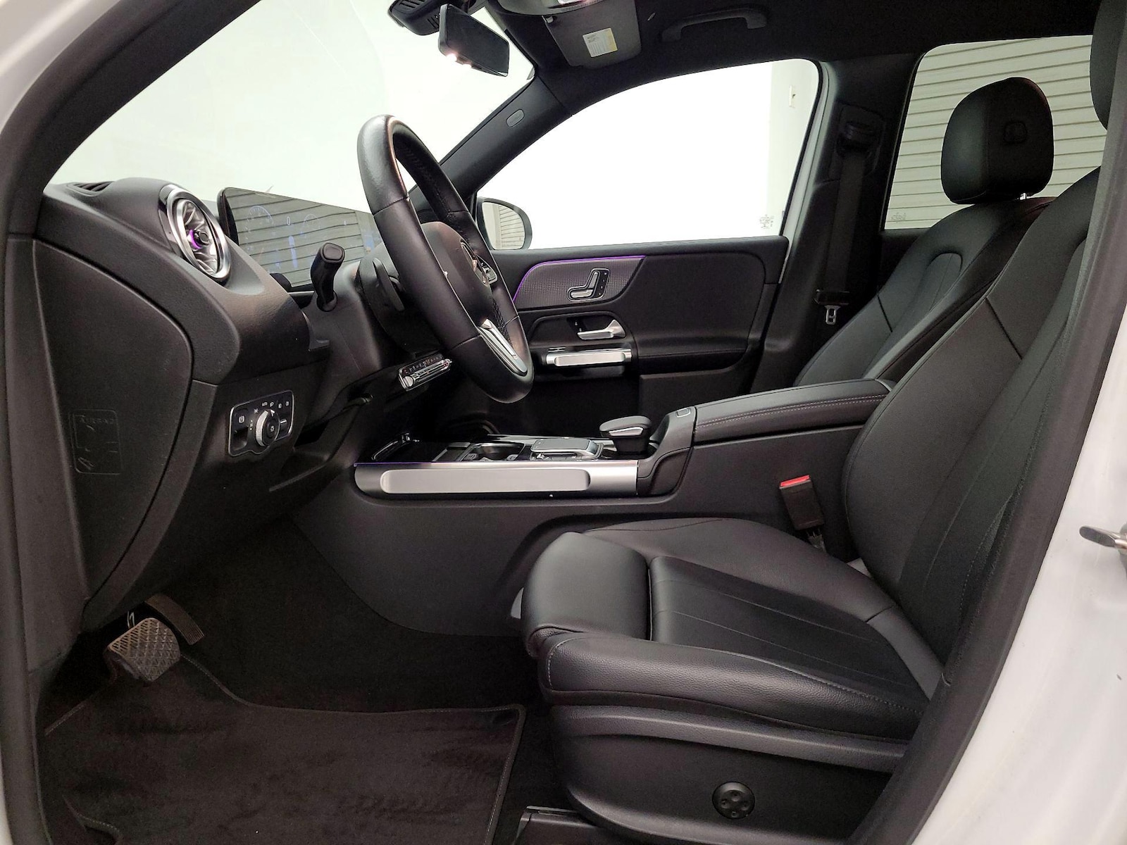 Side Airbags & Leatherette Seats