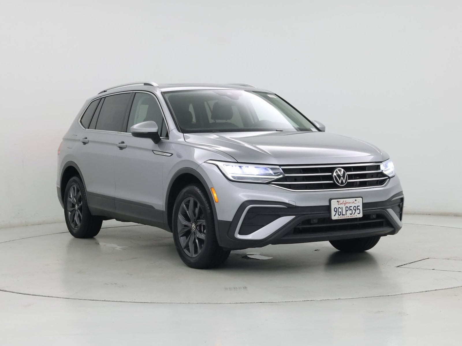 2023 Volkswagen Tiguan SE - Photo 2