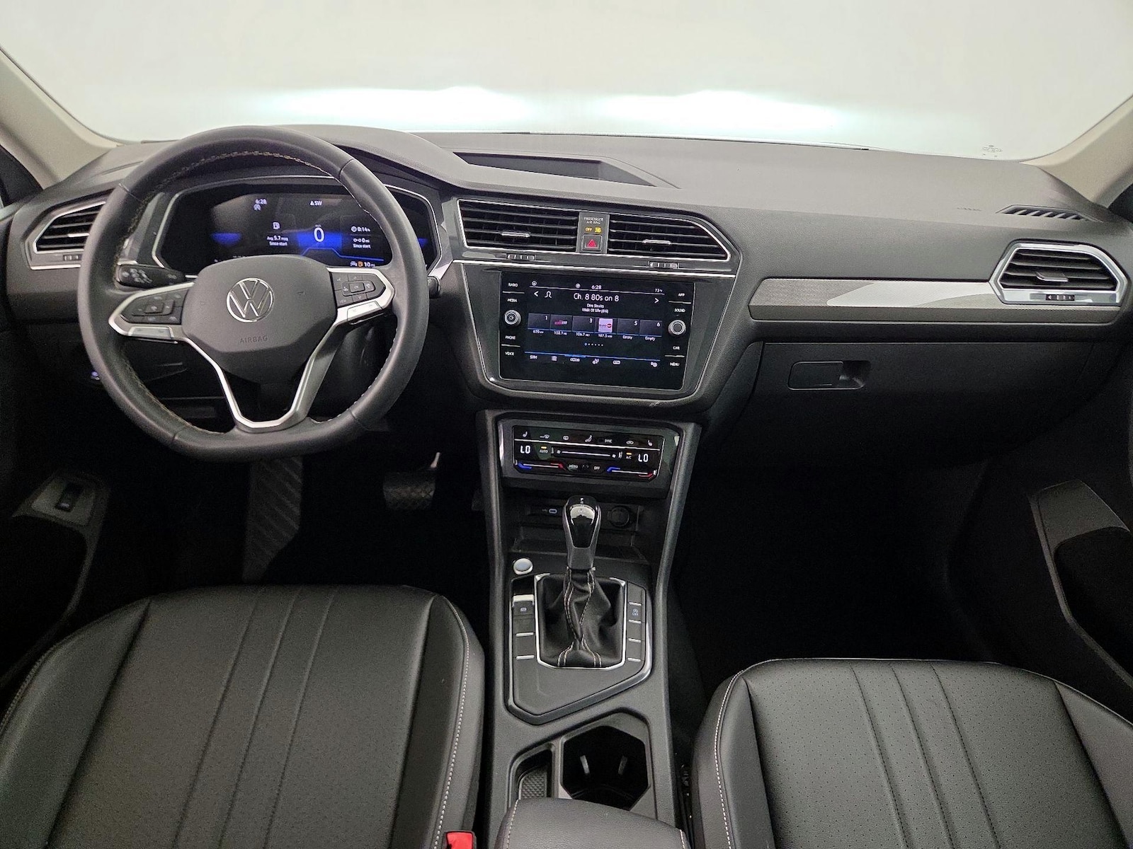 2023 Volkswagen Tiguan SE - Photo 10