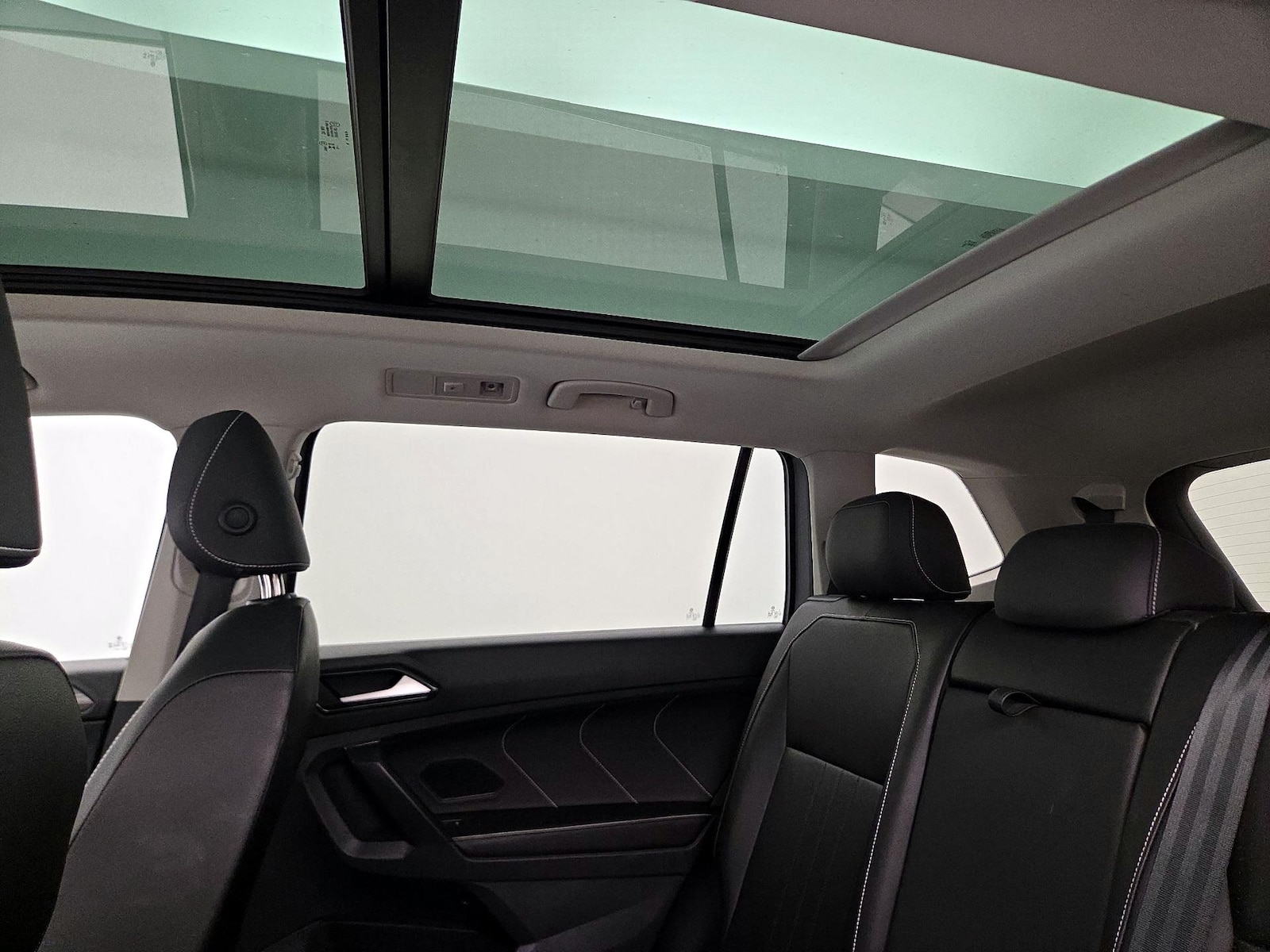 2023 Volkswagen Tiguan SE - Photo 25