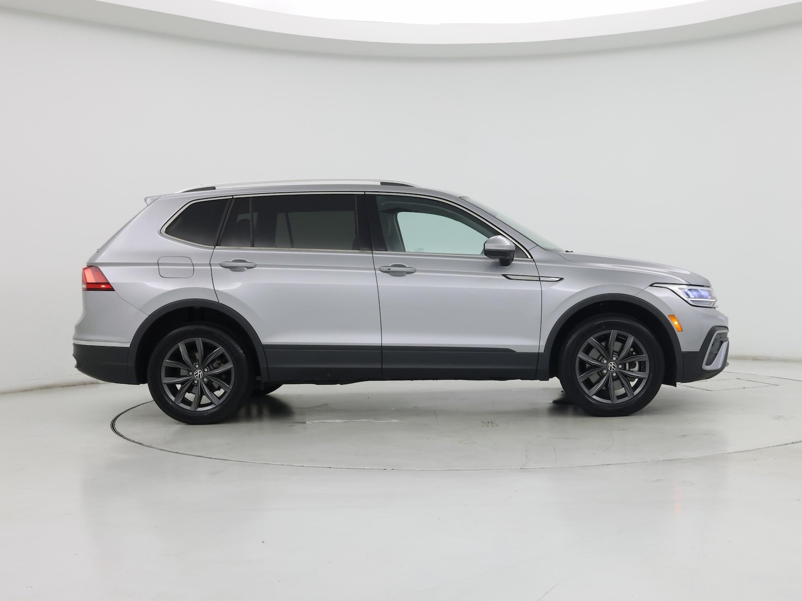 2023 Volkswagen Tiguan SE - Photo 8