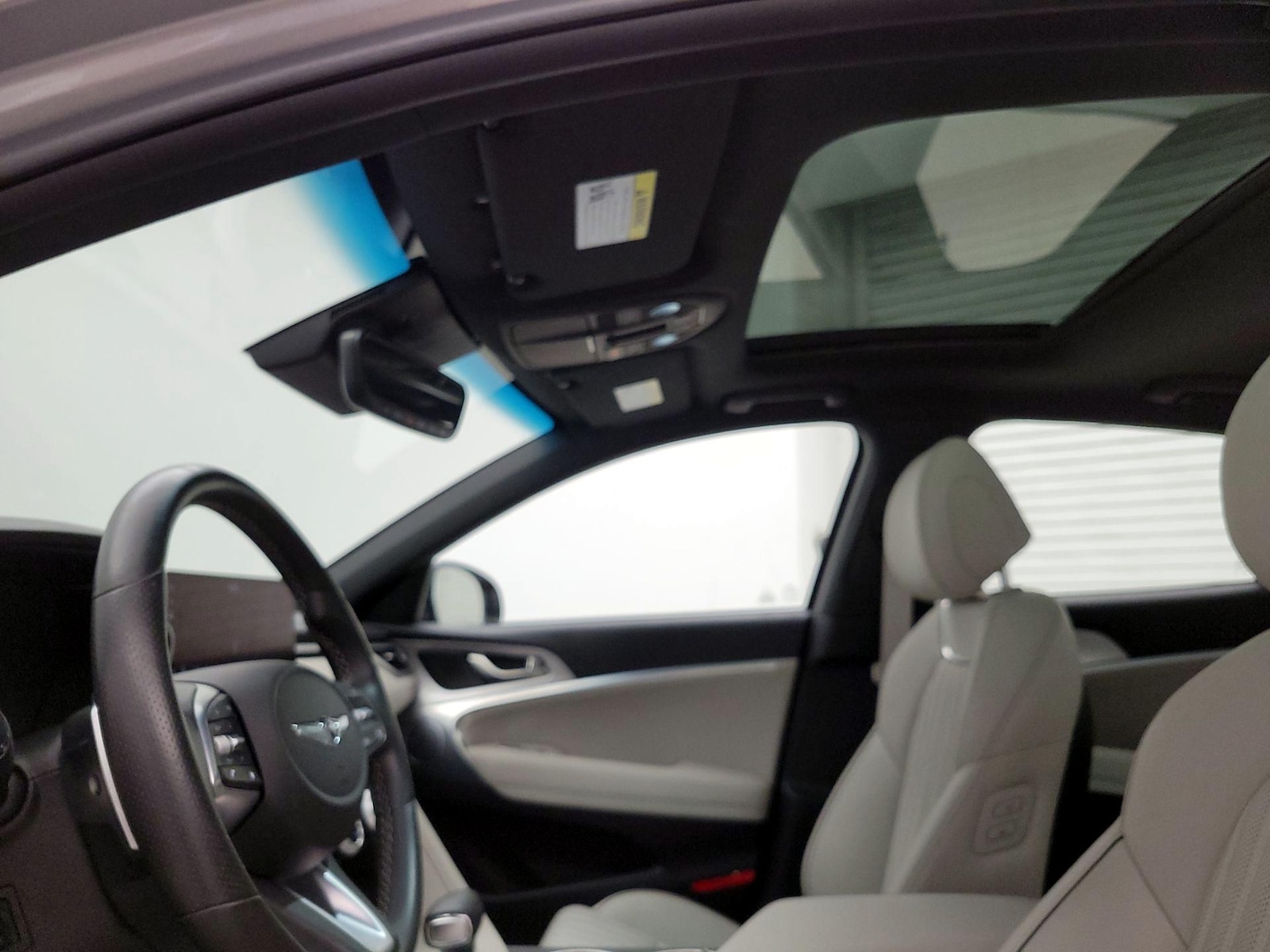 Sunroof(s) & Overhead Airbags