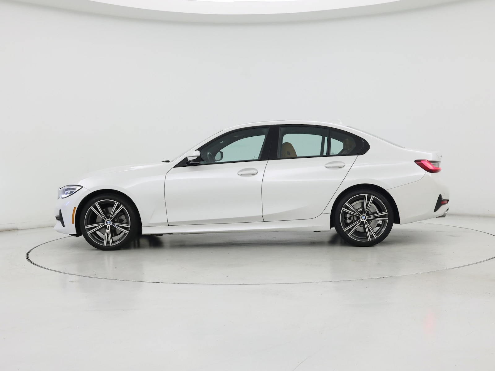2022 BMW 3 Series 330i - Photo 4