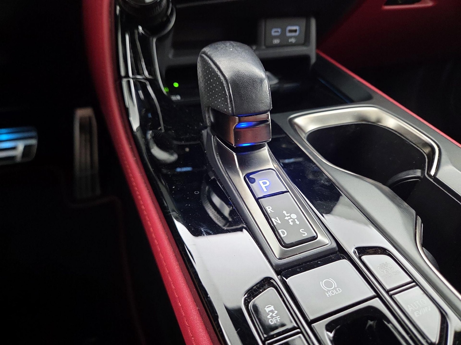 2024 Lexus NX PHEV 450h+ - Photo 18