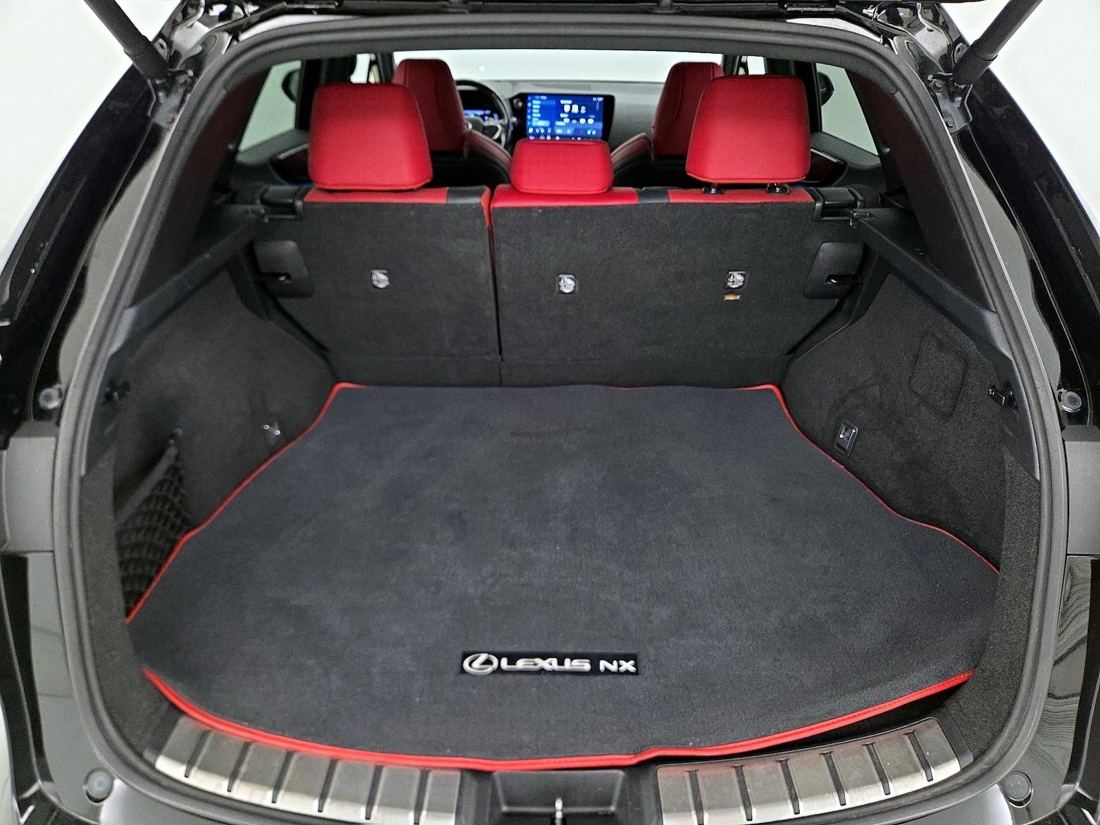 2024 Lexus NX PHEV 450h+ - Photo 22