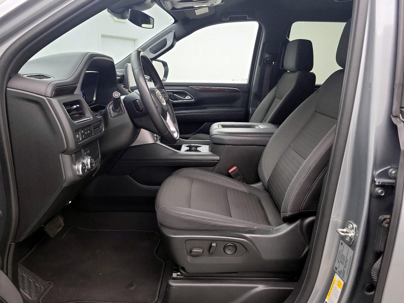 2024 GMC Yukon SLE - Photo 12