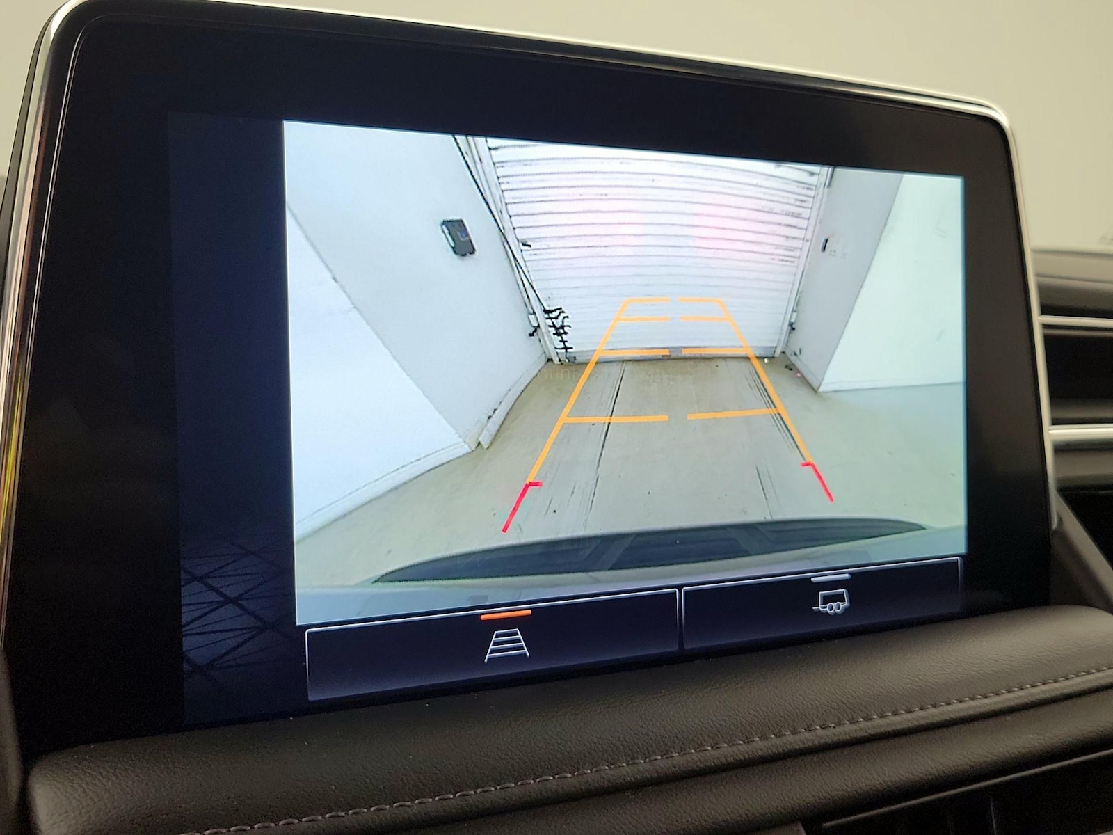 2024 GMC Yukon SLE - Photo 16