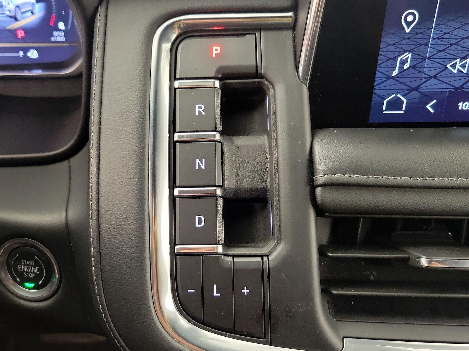 2024 GMC Yukon SLE - Photo 19