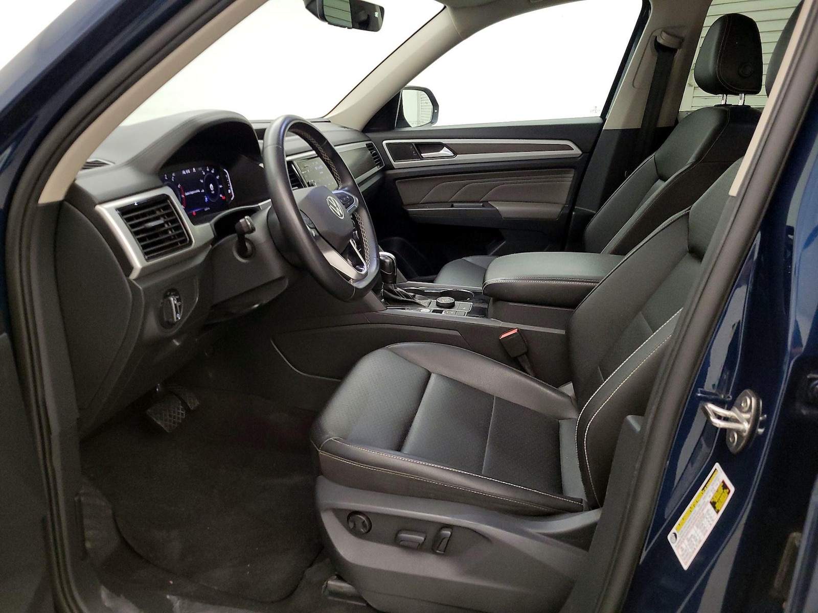 2023 Volkswagen Atlas SE w/Tech - Photo 12