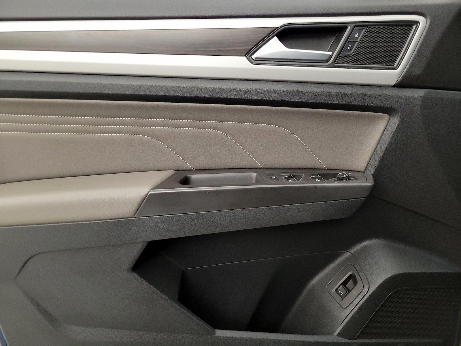 2023 Volkswagen Atlas SE w/Tech - Photo 13