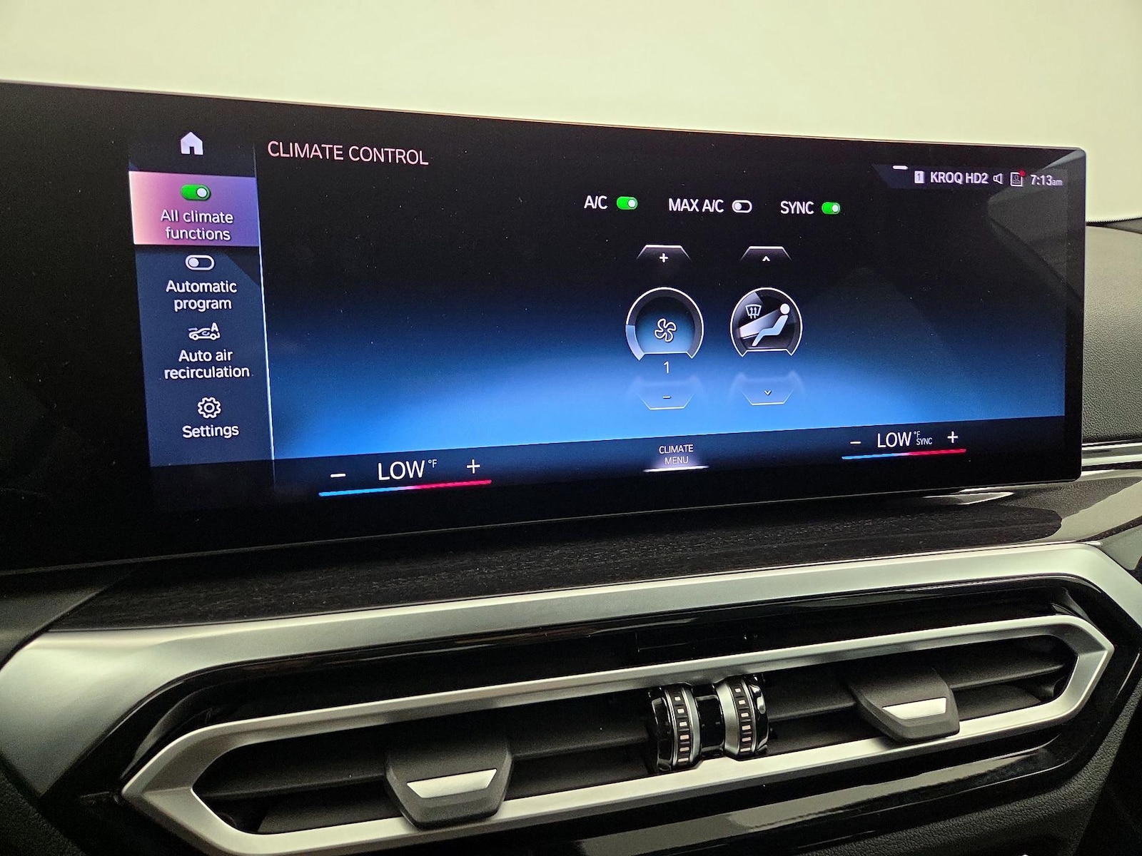 2024 BMW 3 Series 330i - Photo 18