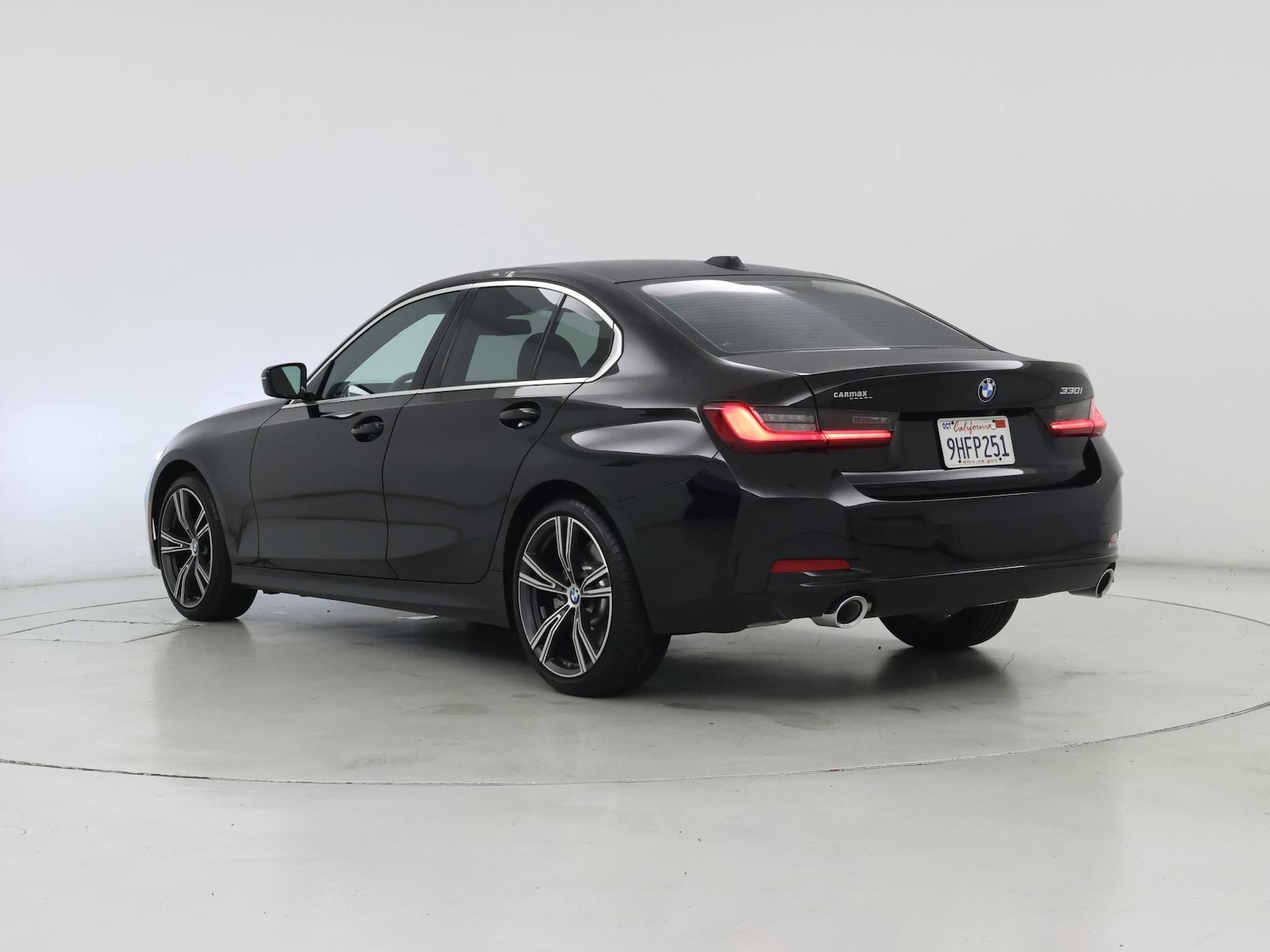 2024 BMW 3 Series 330i - Photo 3