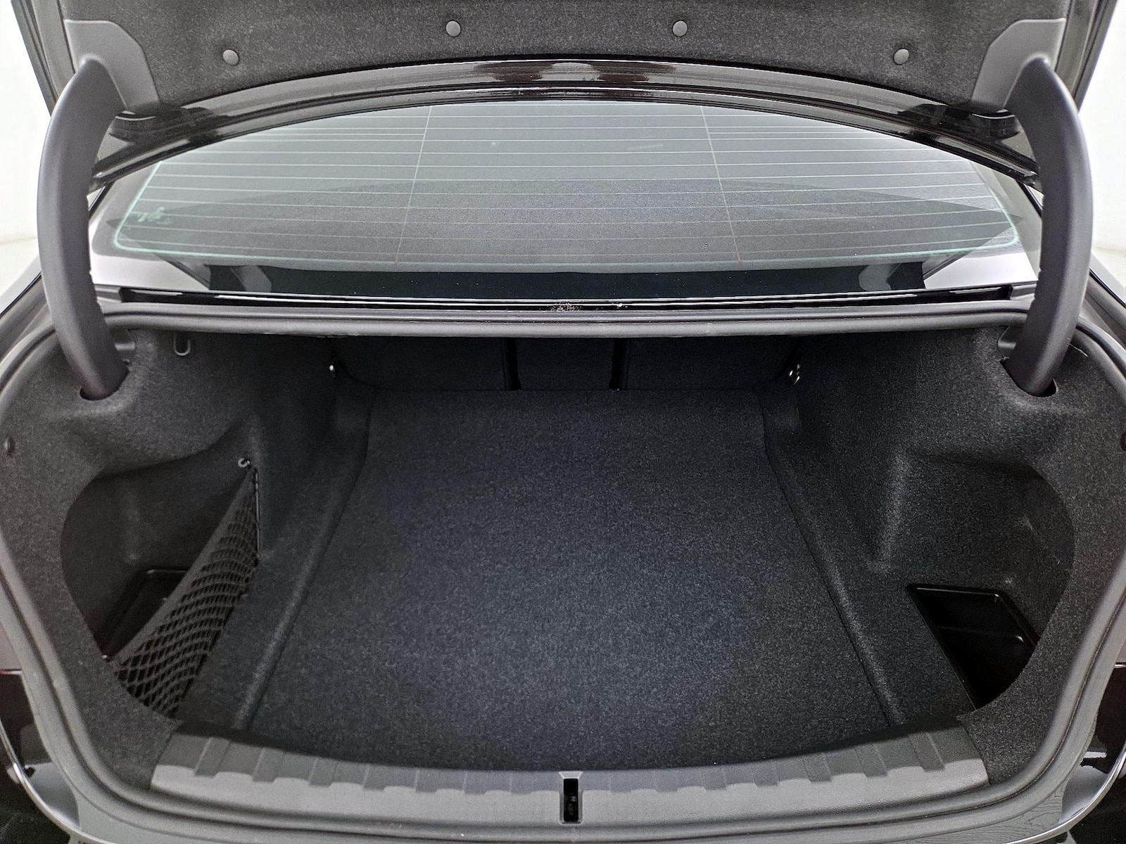 2024 BMW 3 Series 330i - Photo 23